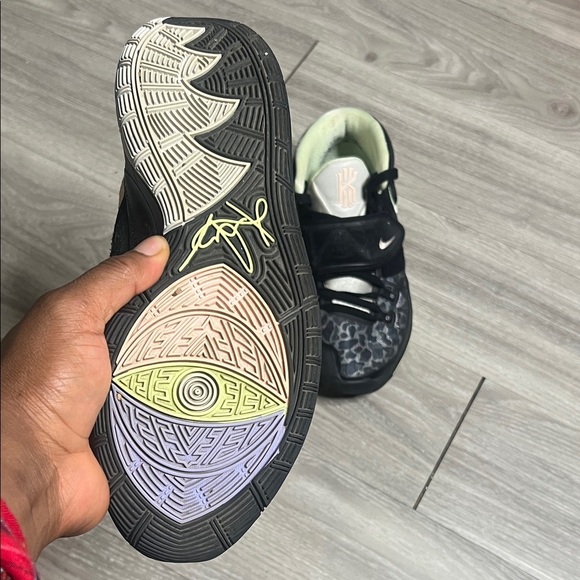 Nike Kyrie “Asia” Black and White Sneakers main image 8